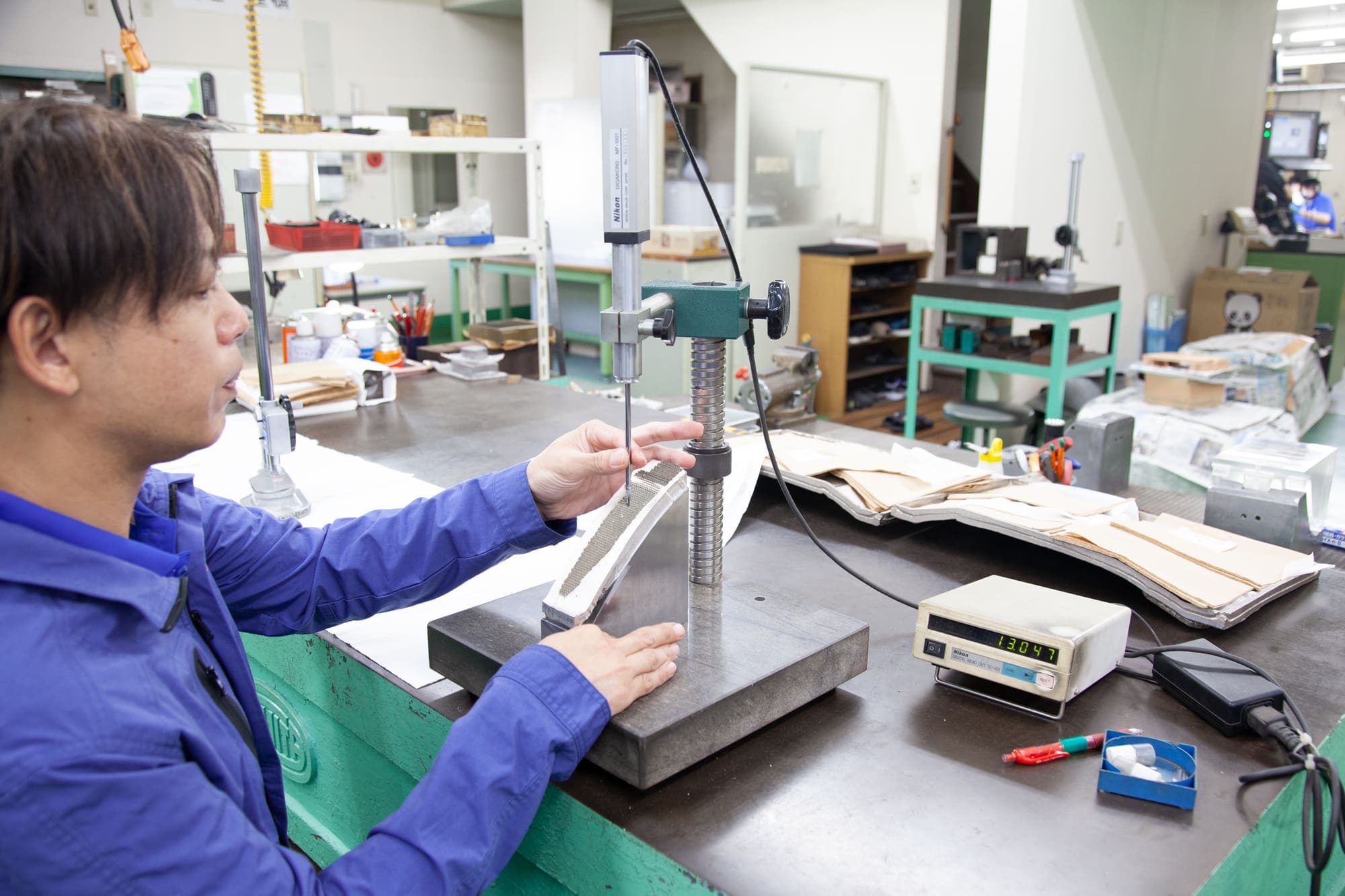 リフレクター製造|株式会社エスパー|長年培ってきた実績・ノウハウを駆使し、どのような材質・形状においても精密な金属加工を施します